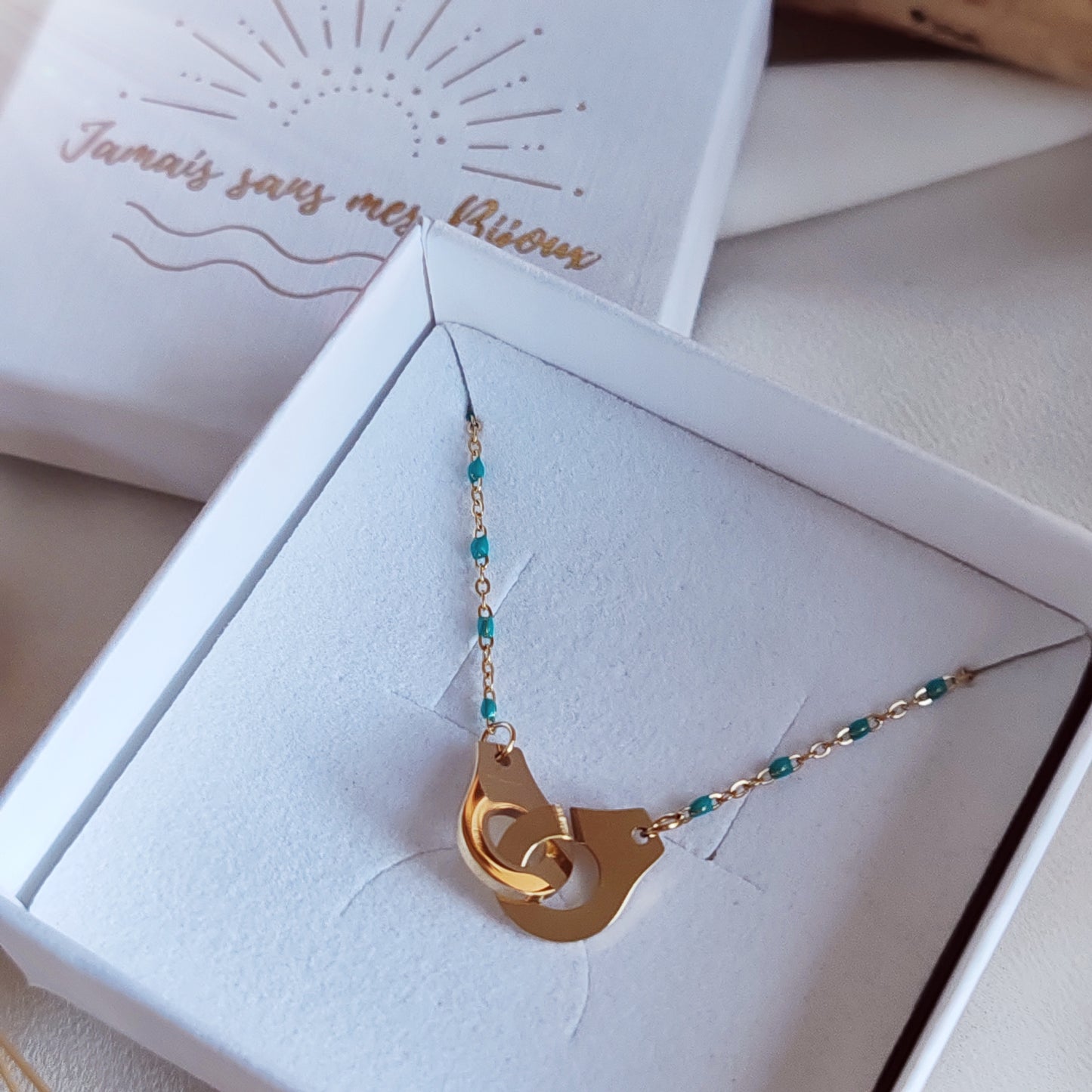 Collier Menotte