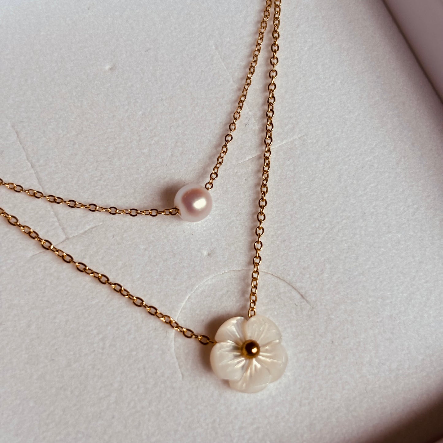 Collier multi-rangs nacre