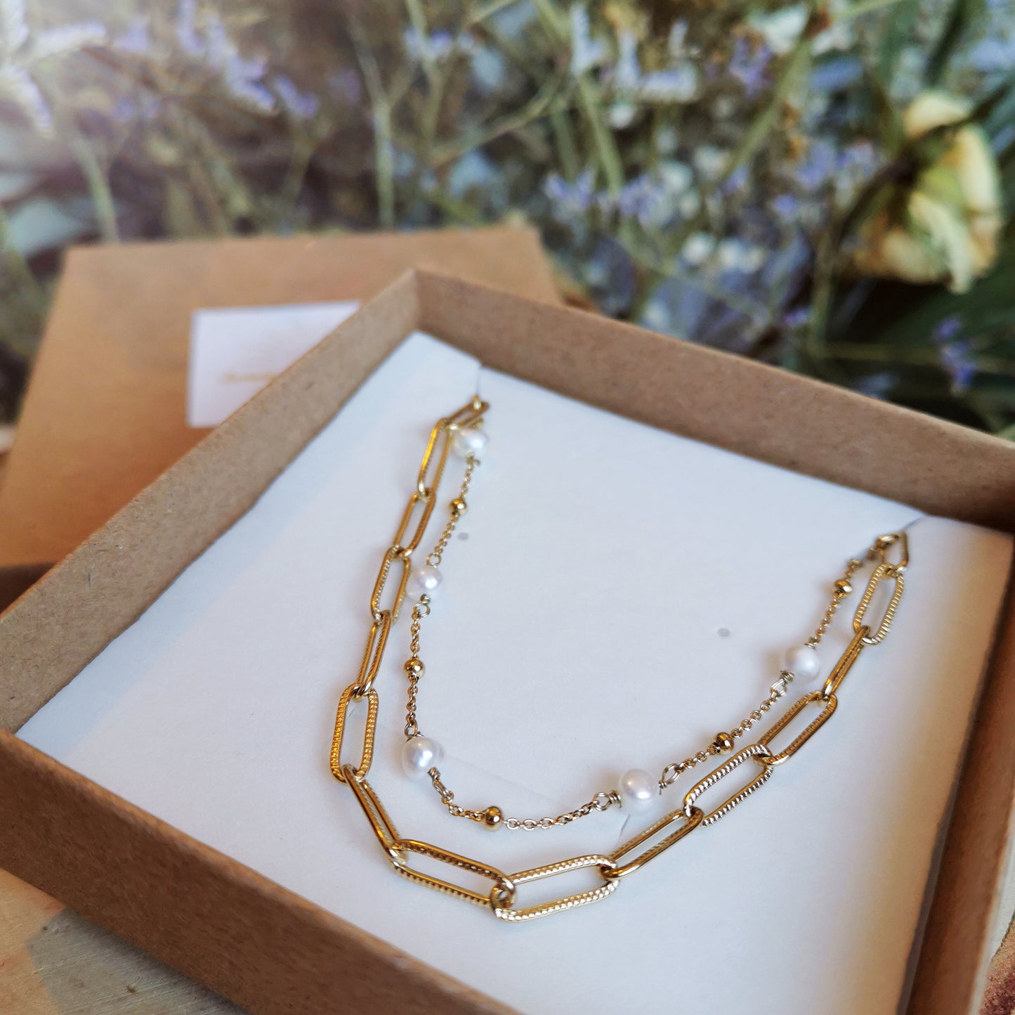 Collier multi-rangs camélia